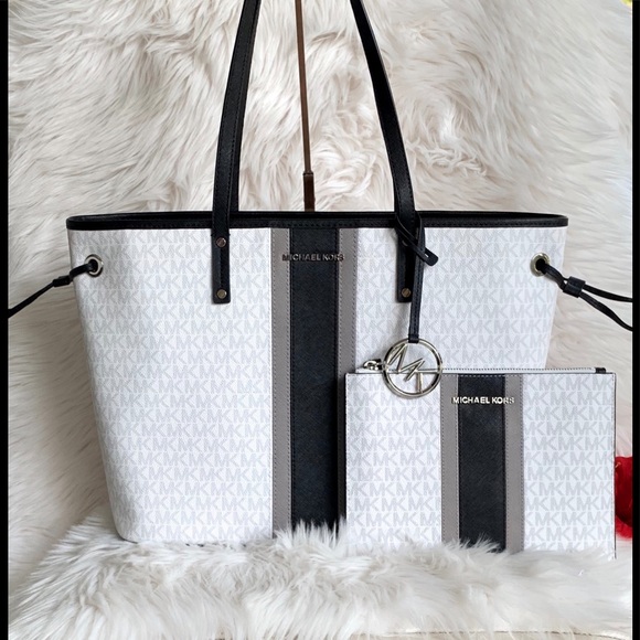 Michael Kors Handbags - Michael Kors Drawstring Large Tote Set